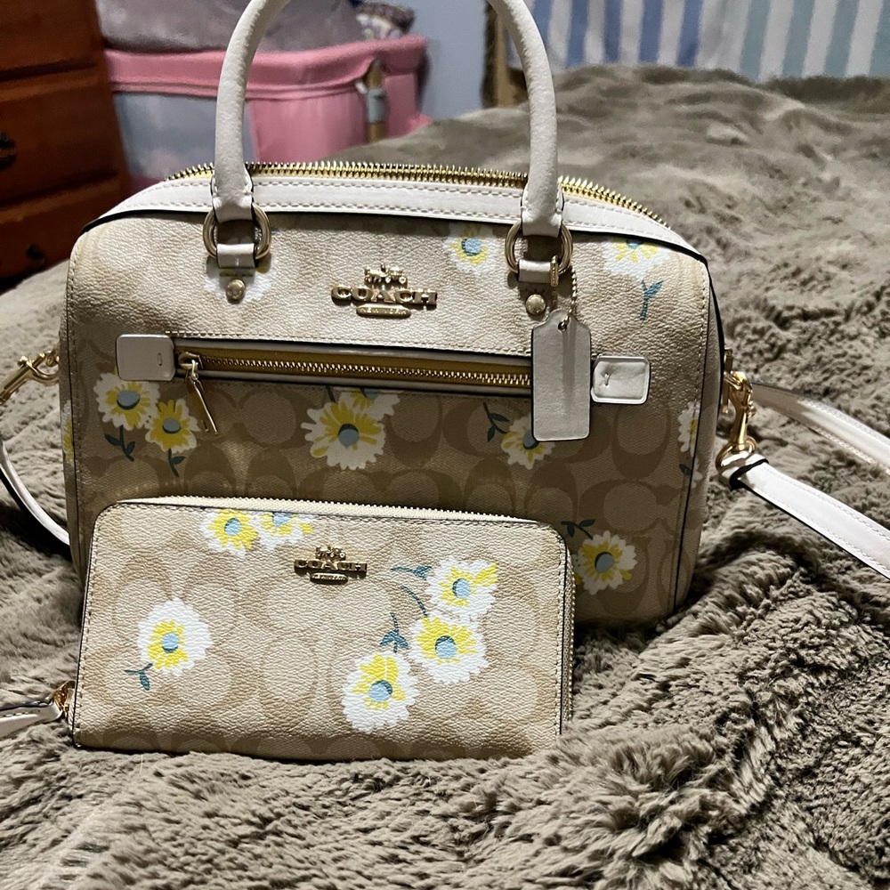 Coach purse w matching wallet